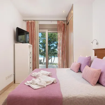 Nyaraló Exclusiva En Primera Linea De Playa En Con Jacuzzi Alcudia